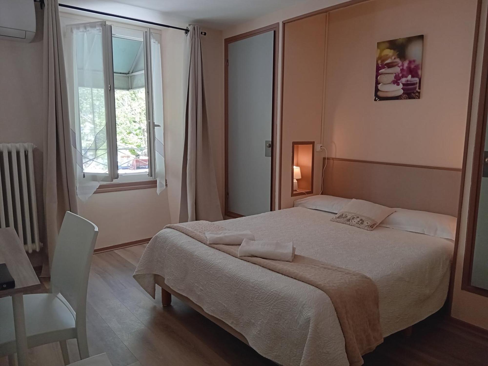 Hotel La Gravenne Thueyts Ruang foto