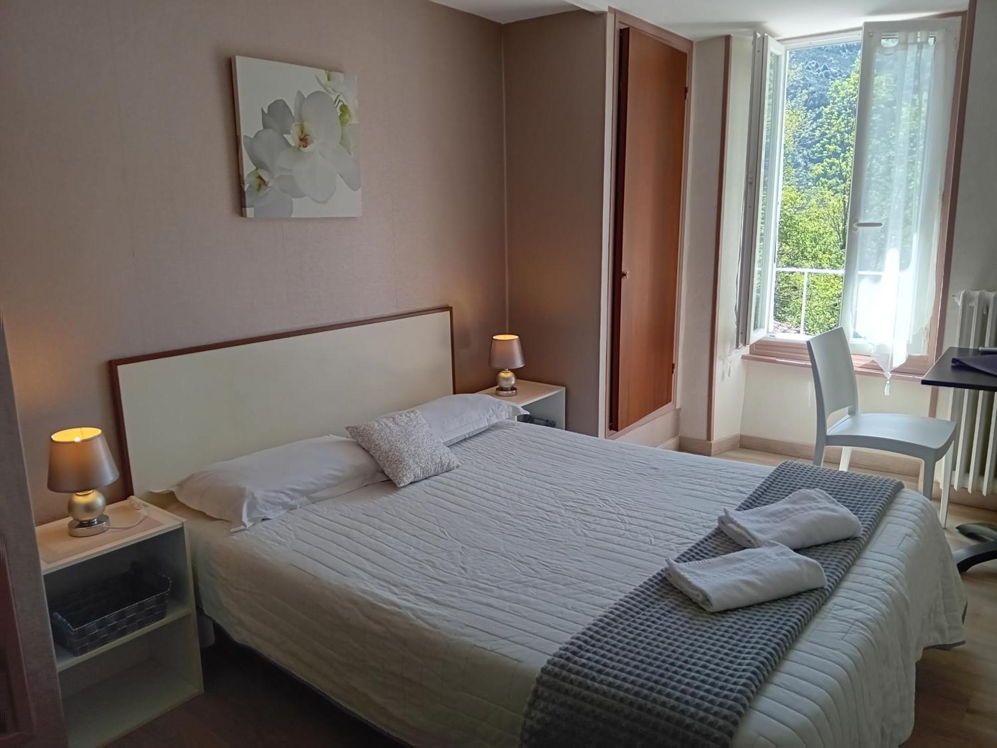 Hotel La Gravenne Thueyts Bagian luar foto