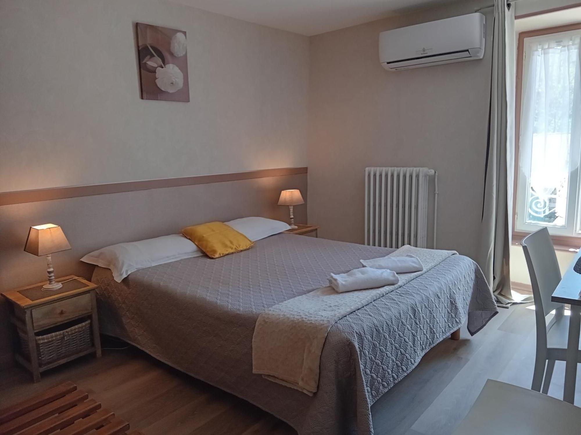 Hotel La Gravenne Thueyts Bagian luar foto