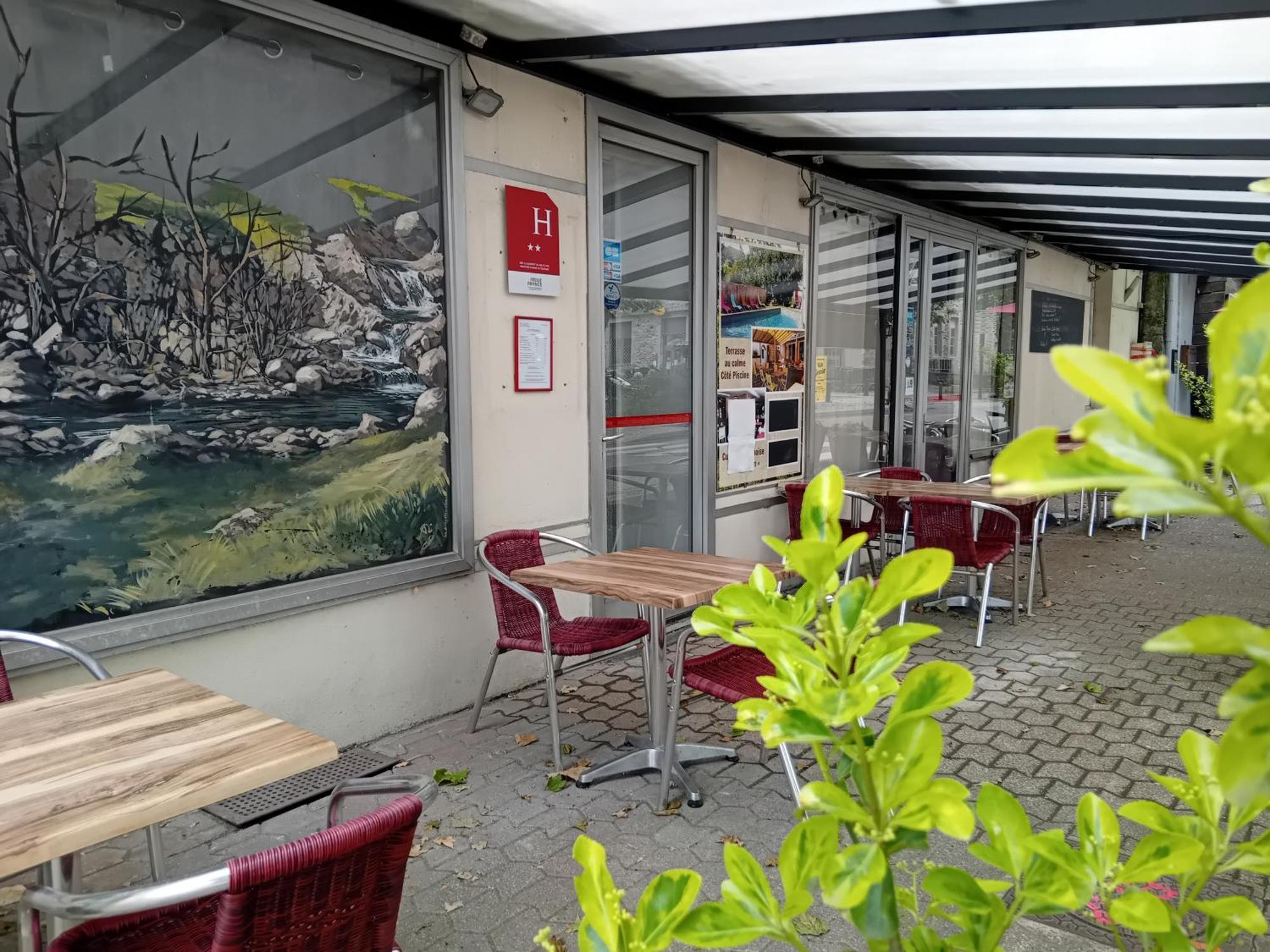 Hotel La Gravenne Thueyts Bagian luar foto